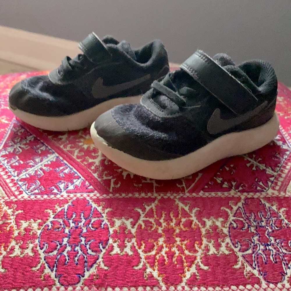 Nike flex contact black sneakers little boy size 7
